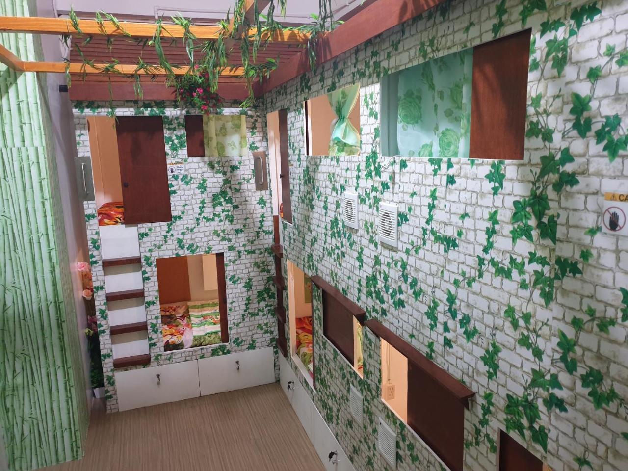 Hostel Gardenpod + Cafe *