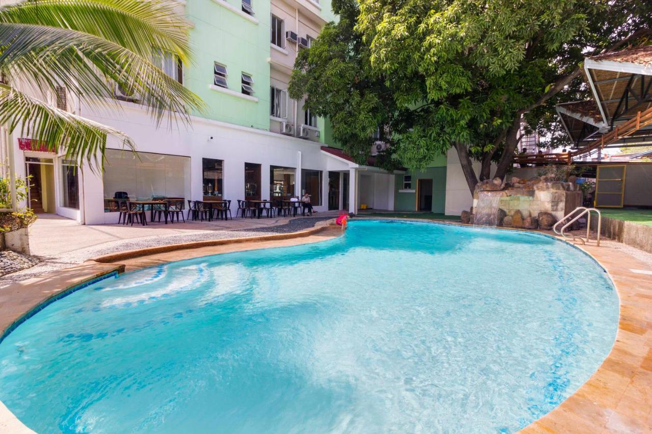 Hotel Reddoorz Premium @ Mabolo 2 4*