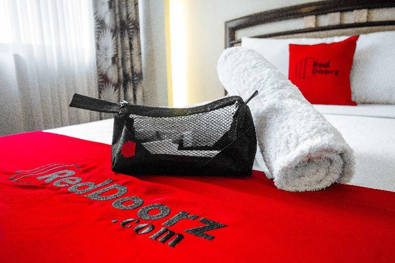 Reddoorz Near Mango Avenue 3*