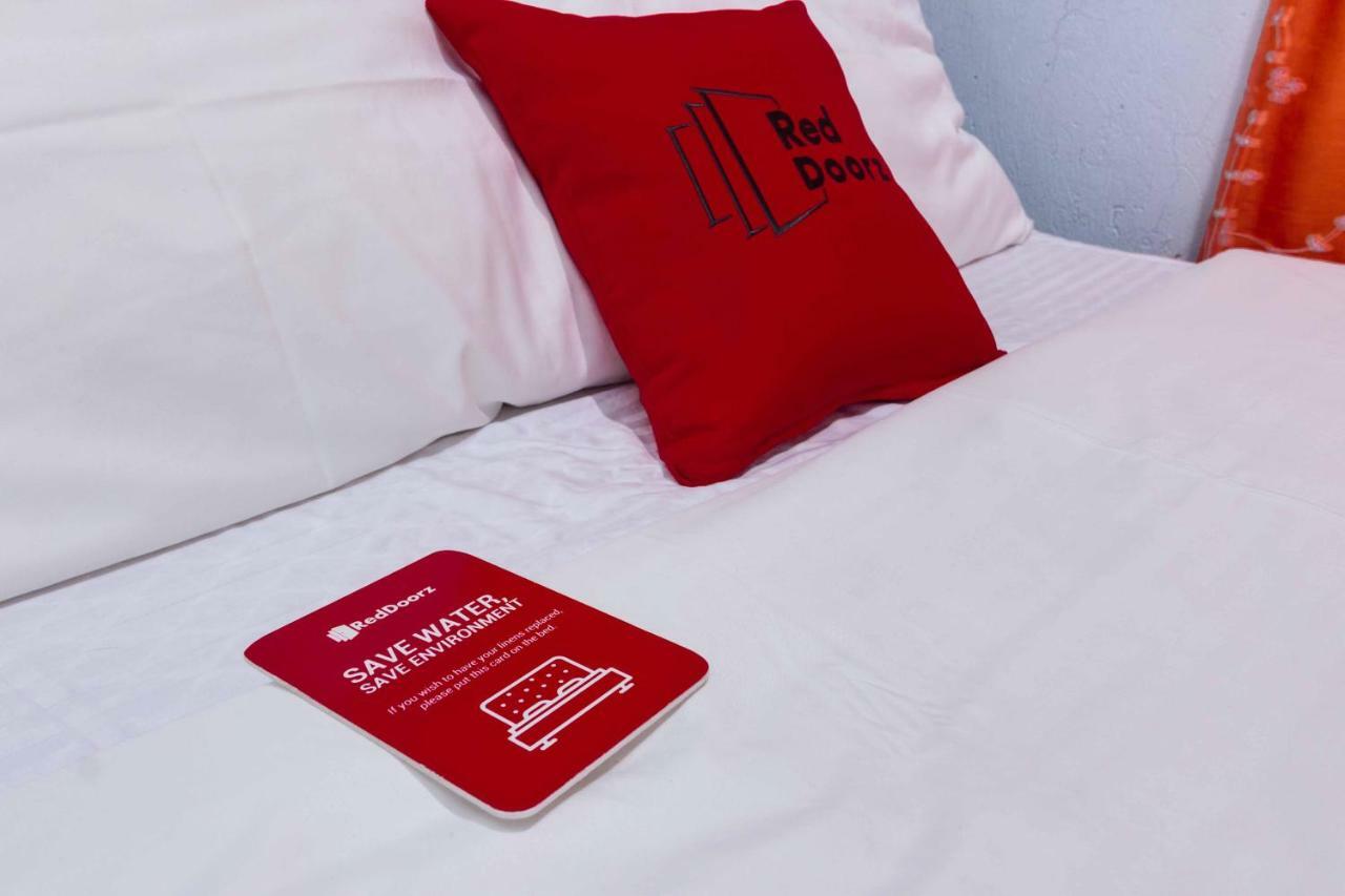 Hotel Reddoorz @ Zapatera 2*