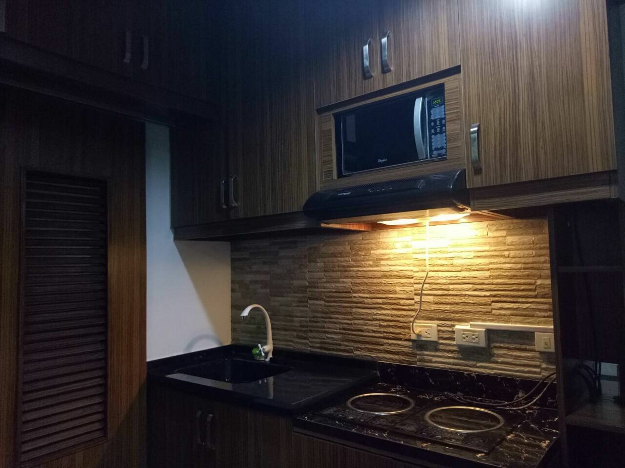 One Bedroom Flat Near It Park 2*
