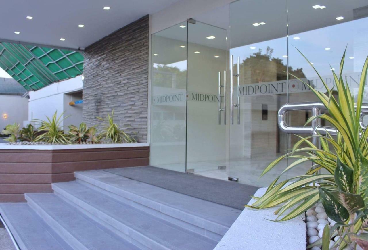 Midpoint | 1br Near Starbucks And Rustan's Apartment *