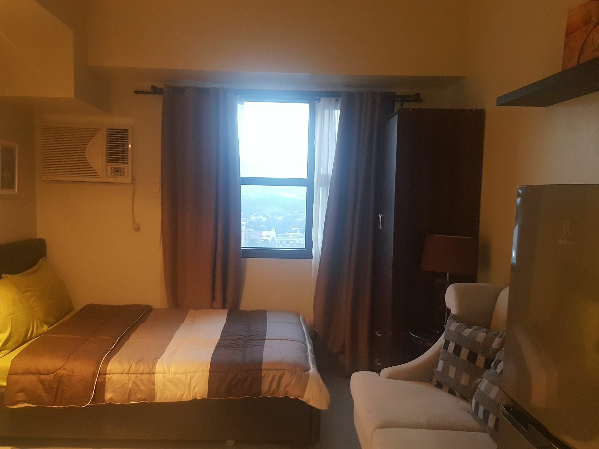 Horizon 101 Unit 31i By Felicity Bedsit * Cebu