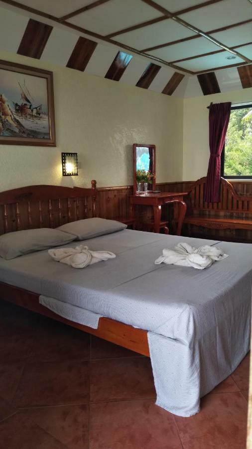Love'S Beach & Dive Resort Moalboal