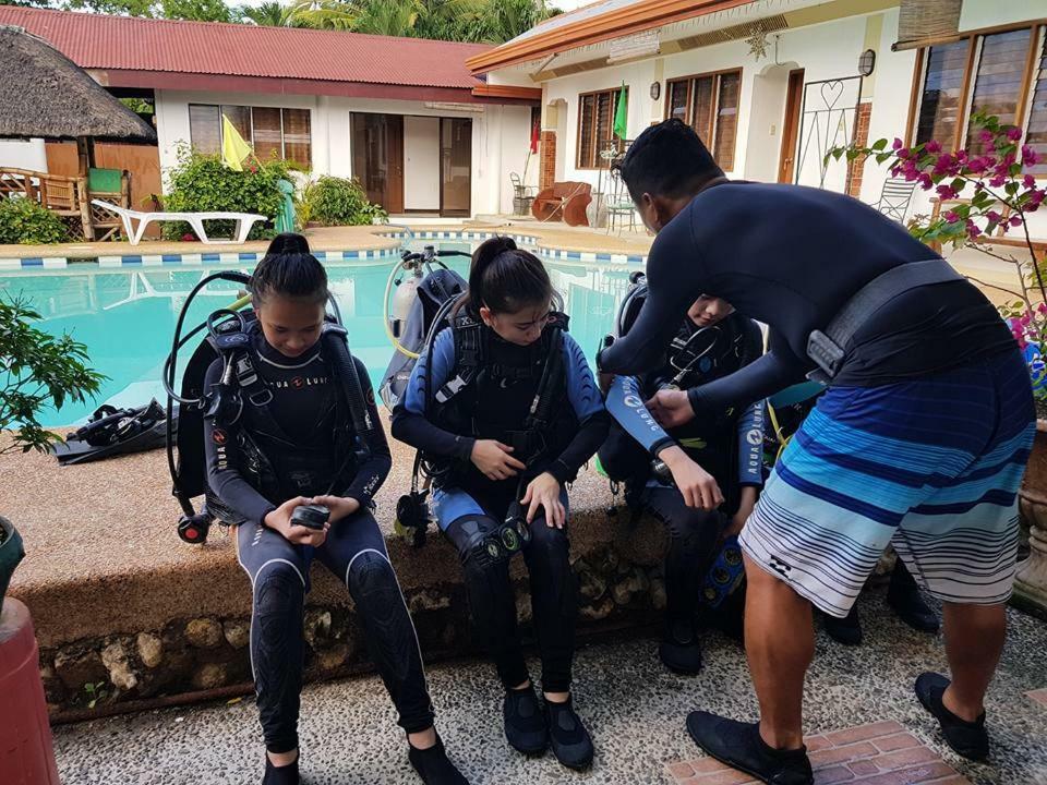 Eve's Kiosk Dive Moalboal