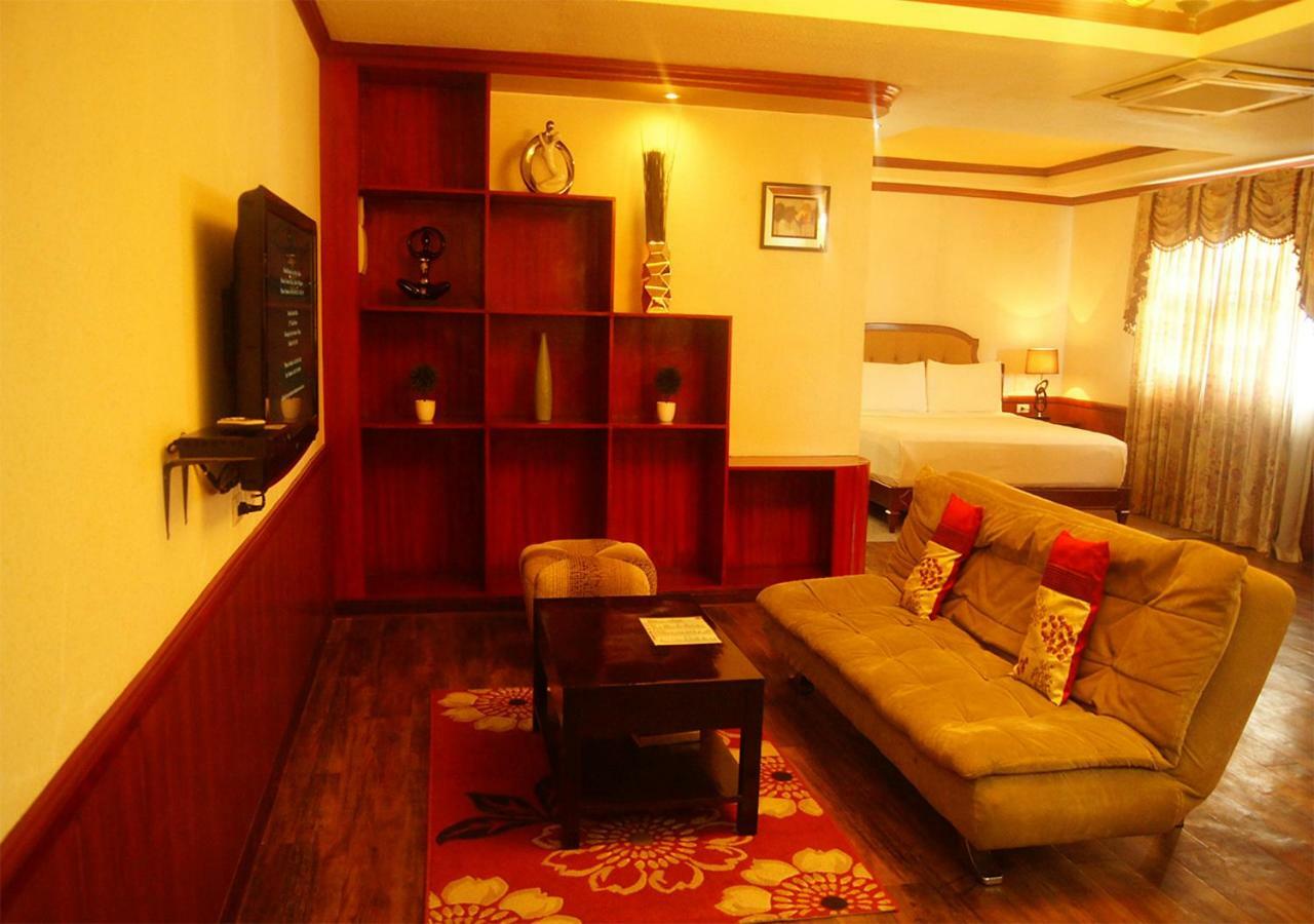 Cebu Dulcinea And Suites-mactan Airport 3*