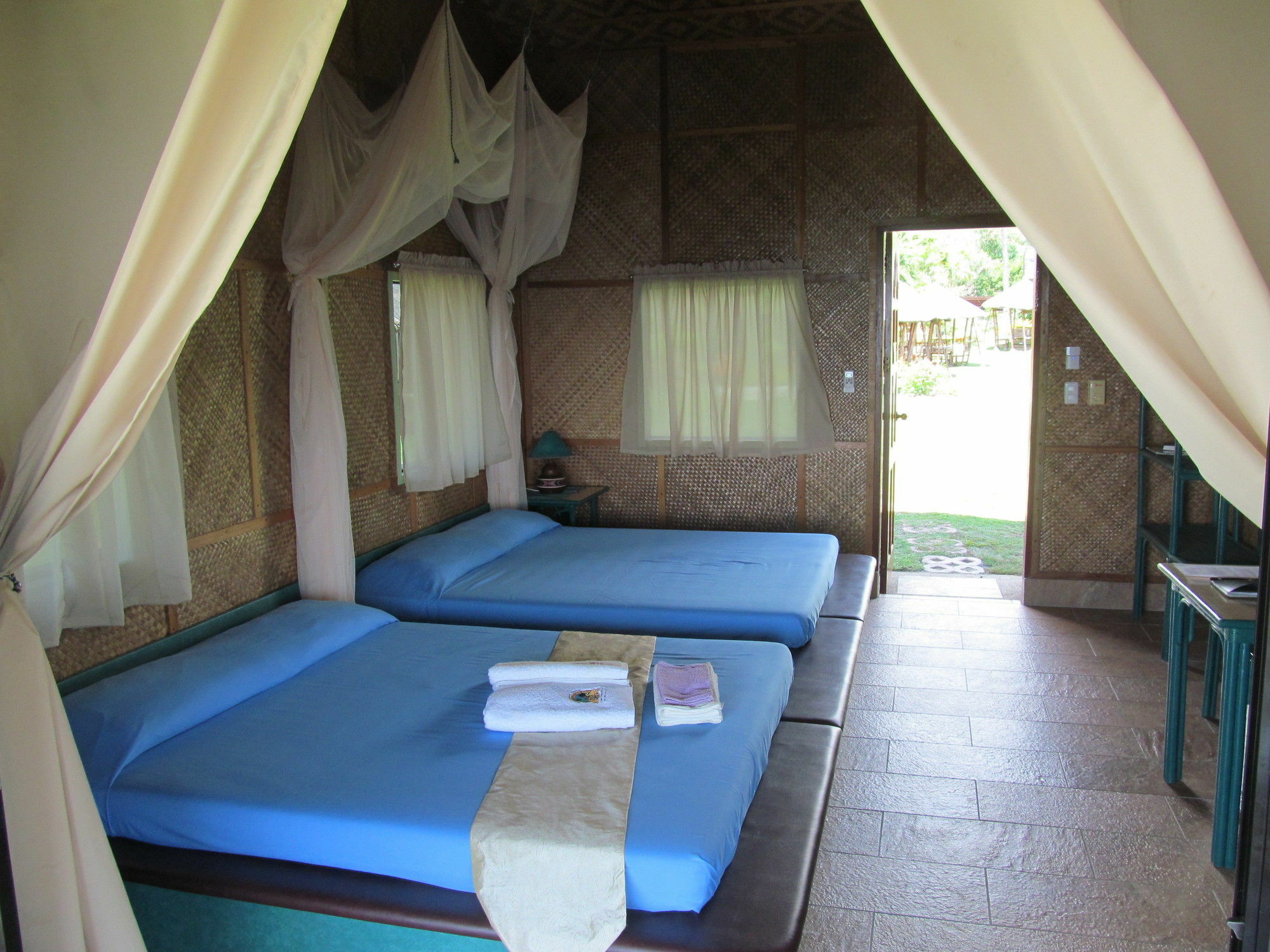Parrot Paradise 3* Boljoon