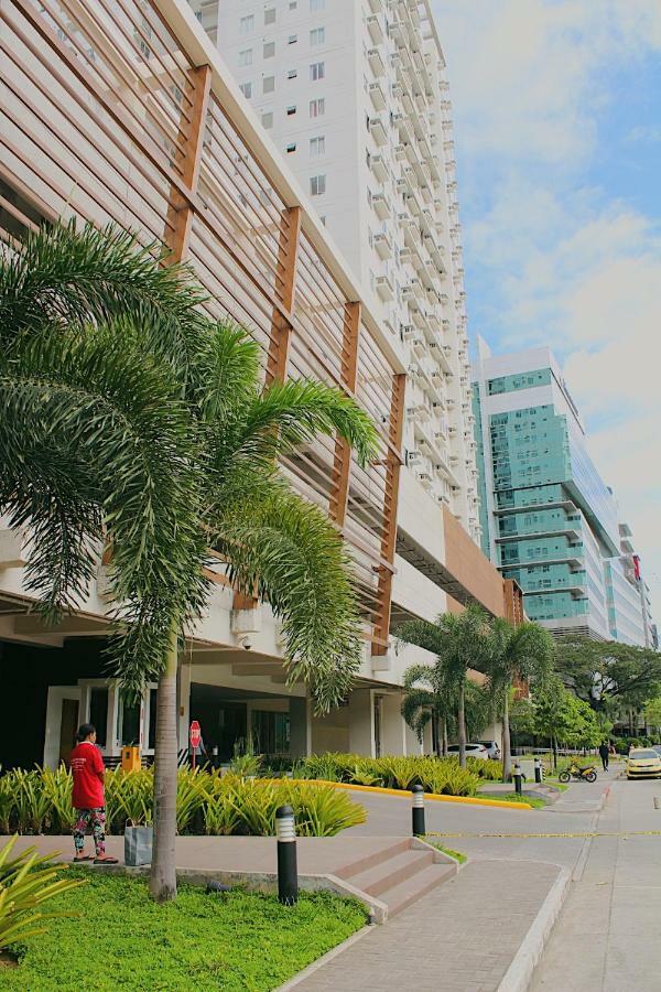 One- Bedroom Avida Tower 1 It Park Apartment Cebu
