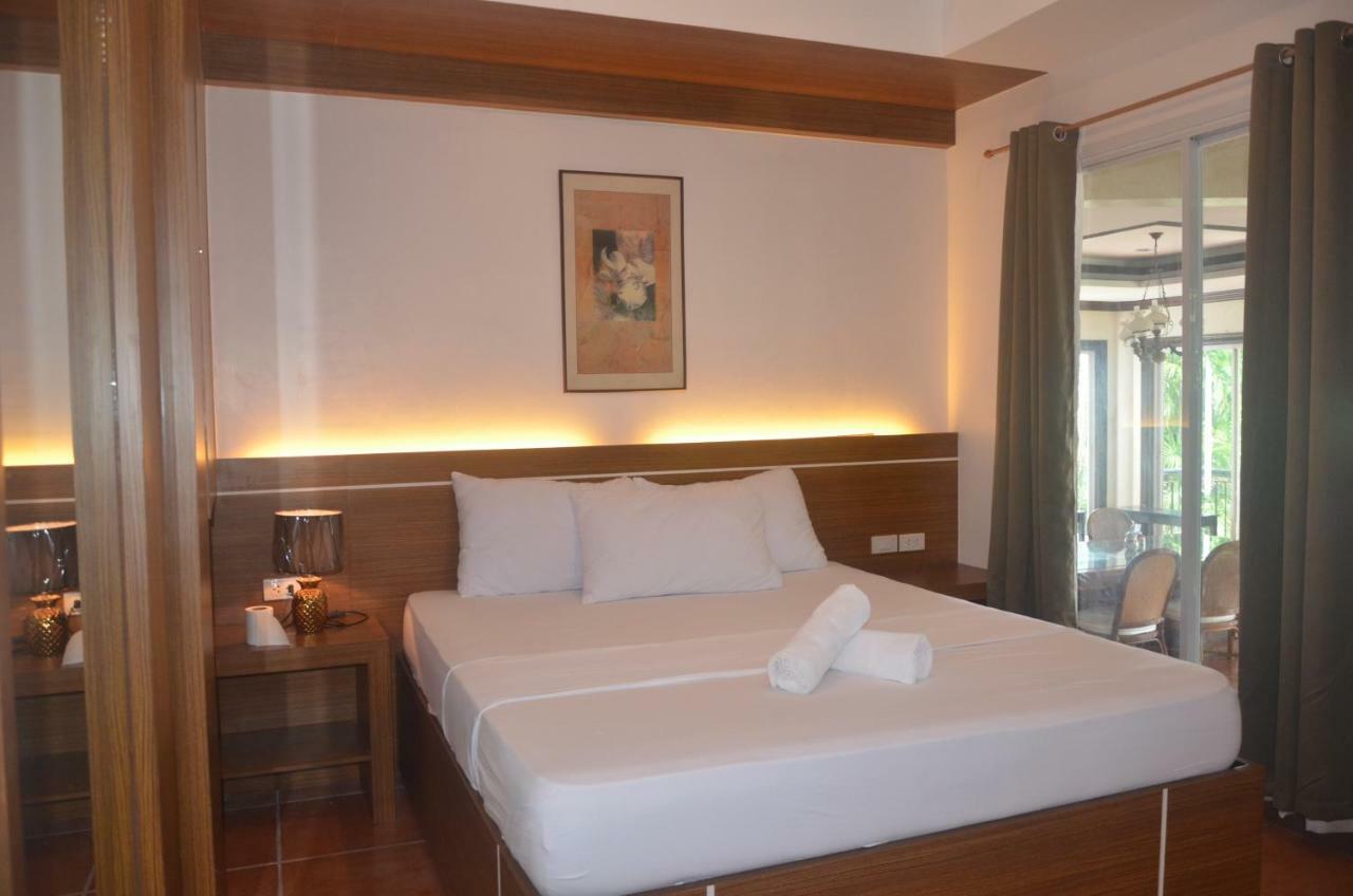 Robinland Vacation Resort Badian