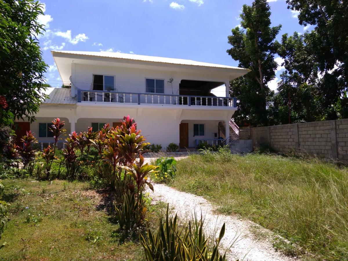 Mangoes Place Moalboal