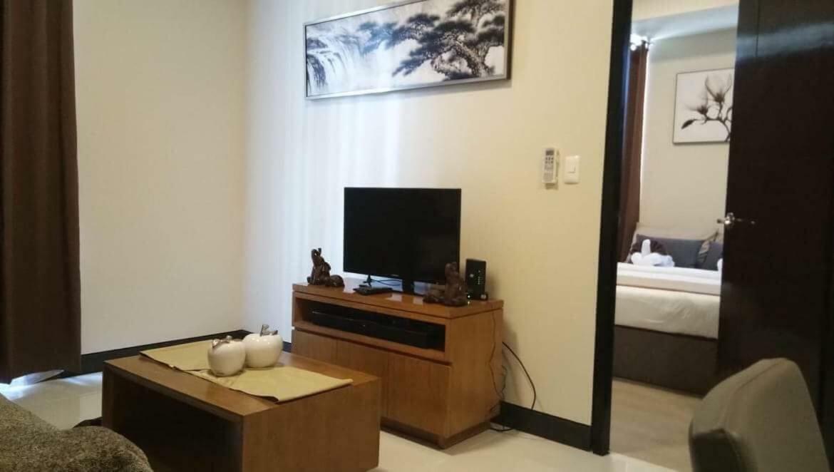 Mactan Newtown With Pool Access Apartment
