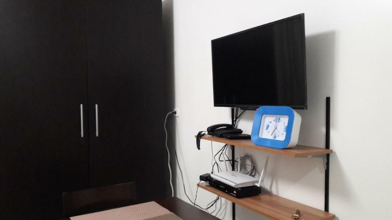 Apartment Fully Furnished Unit In Mandaue City, With Fast Wifi And Cable Tv