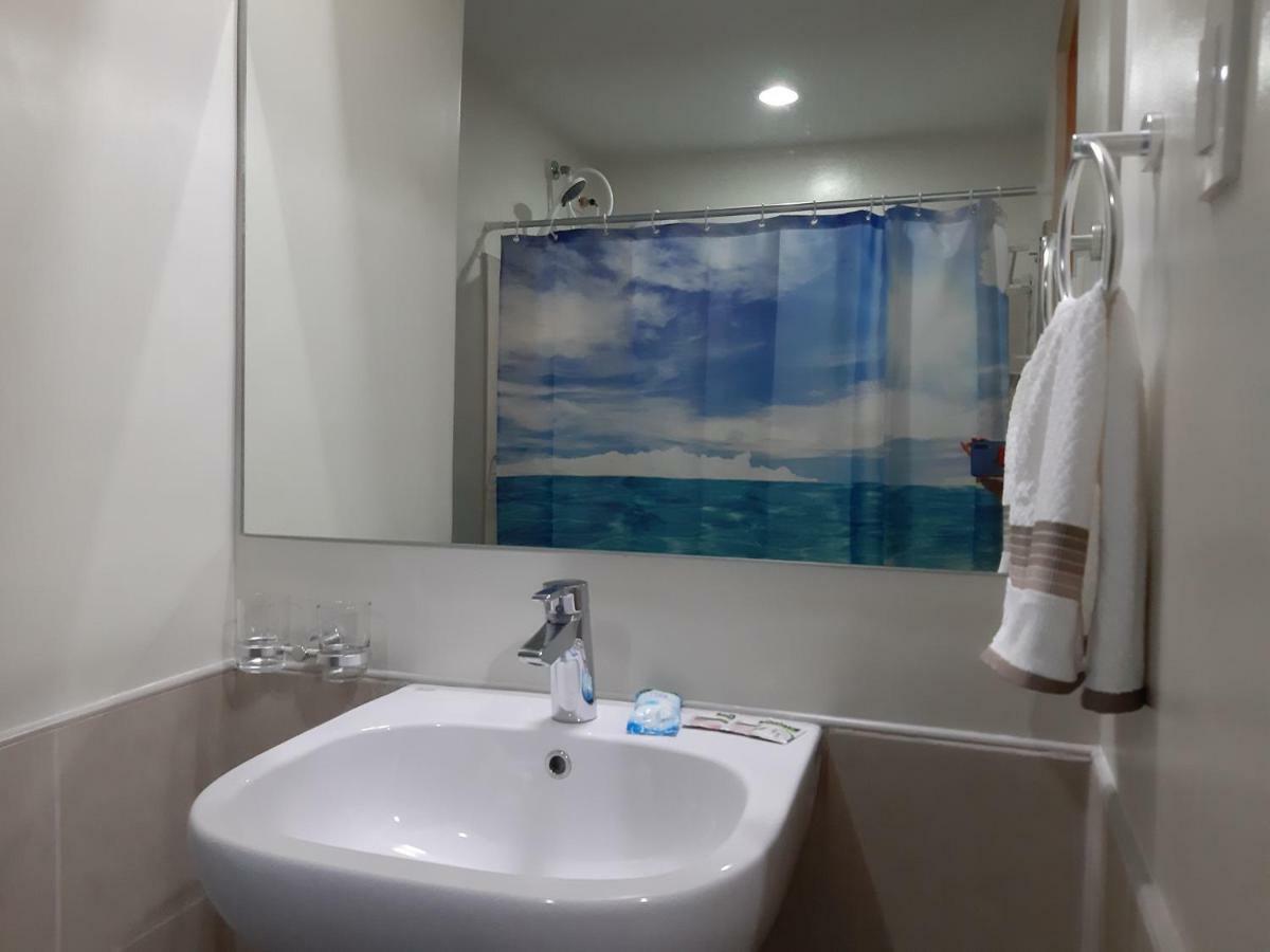 A Cozy Fully Furnished Private In Unit. Apartment *
