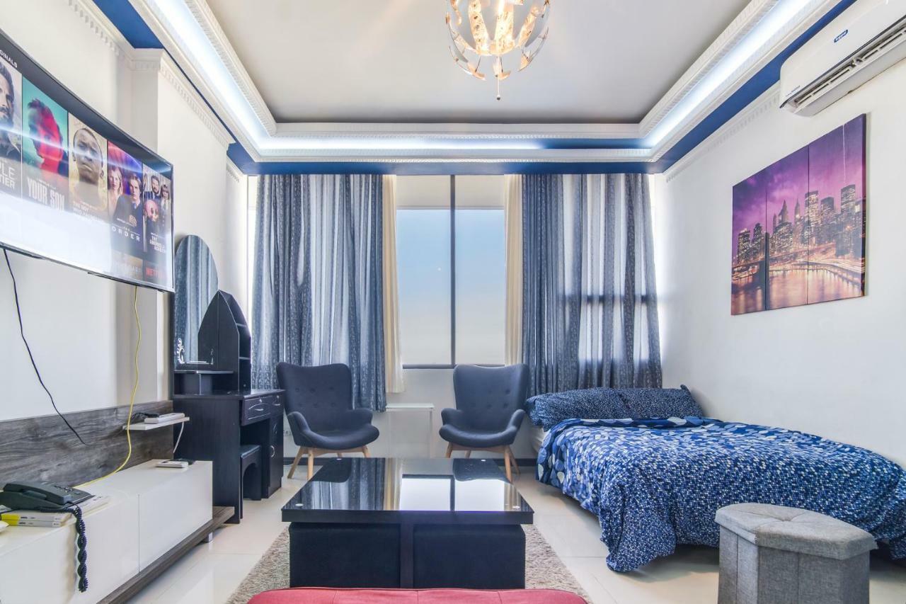 Avenir For Rent Near It Park With Free Netflix, 49-inch Samsung Curve Tv