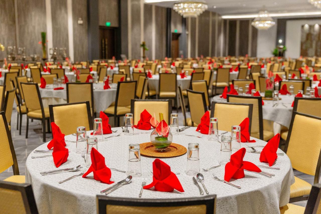 Hotel Summit Galleria