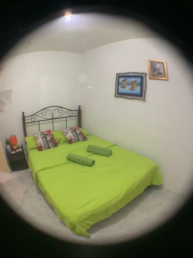 Hostel J & C Moalboal