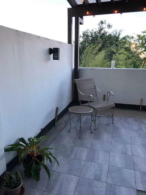 Apartment 500mbps Wi-fi 2 Largest 2 Bdrm In Grand Residences