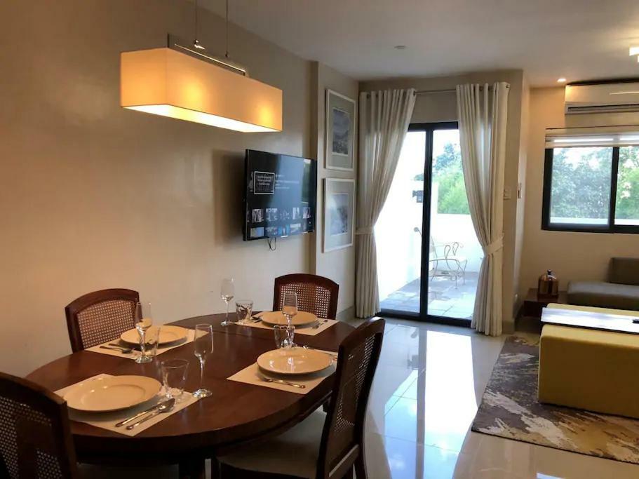 500mbps Wi-fi 2 Largest 2 Bdrm In Grand Residences Cebu