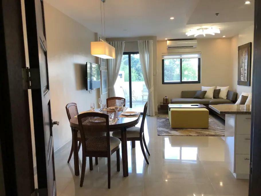 Apartment 500mbps Wi-fi 2 Largest 2 Bdrm In Grand Residences