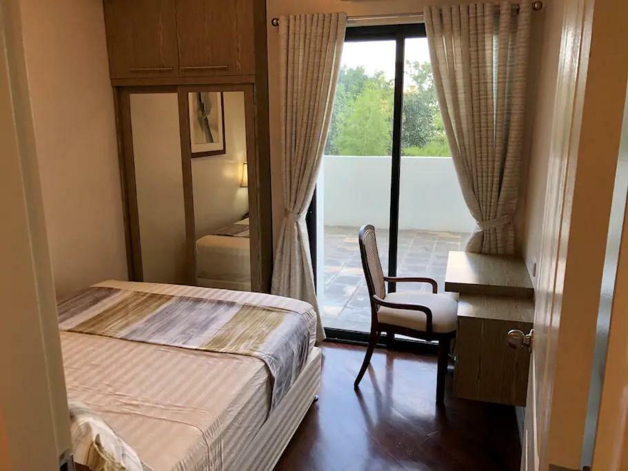 Apartment 500mbps Wi-fi 2 Largest 2 Bdrm In Grand Residences *