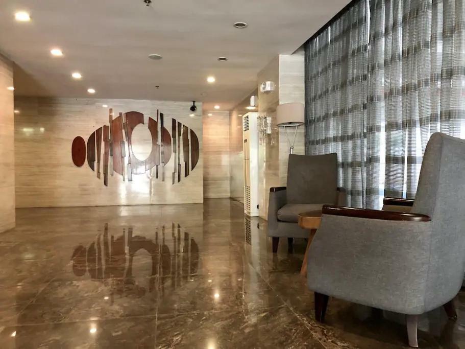 500mbps Wi-fi 2 Largest 2 Bdrm In Grand Residences Apartment *