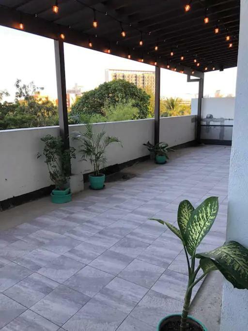500mbps Wi-fi 2 Largest 2 Bdrm In Grand Residences Apartment *