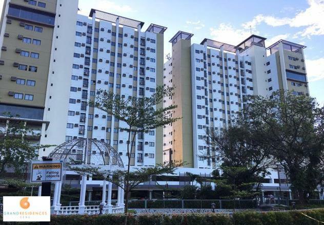 500mbps Wi-fi 2 Largest 2 Bdrm In Grand Residences Apartment