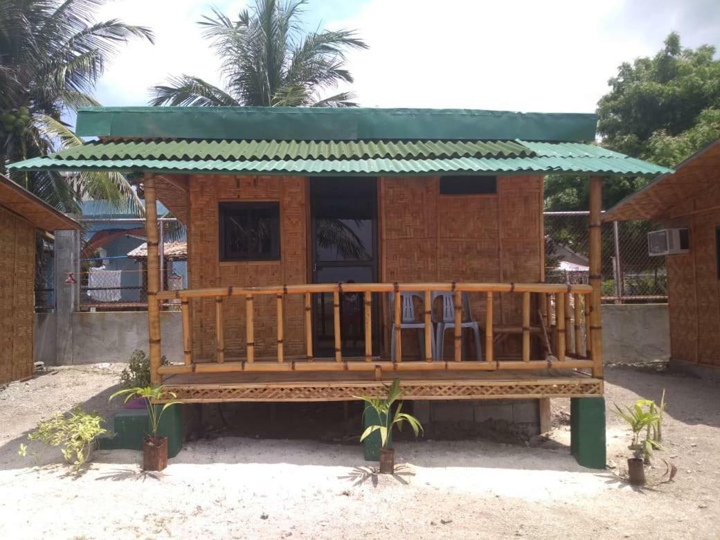 Hutkins Resort *