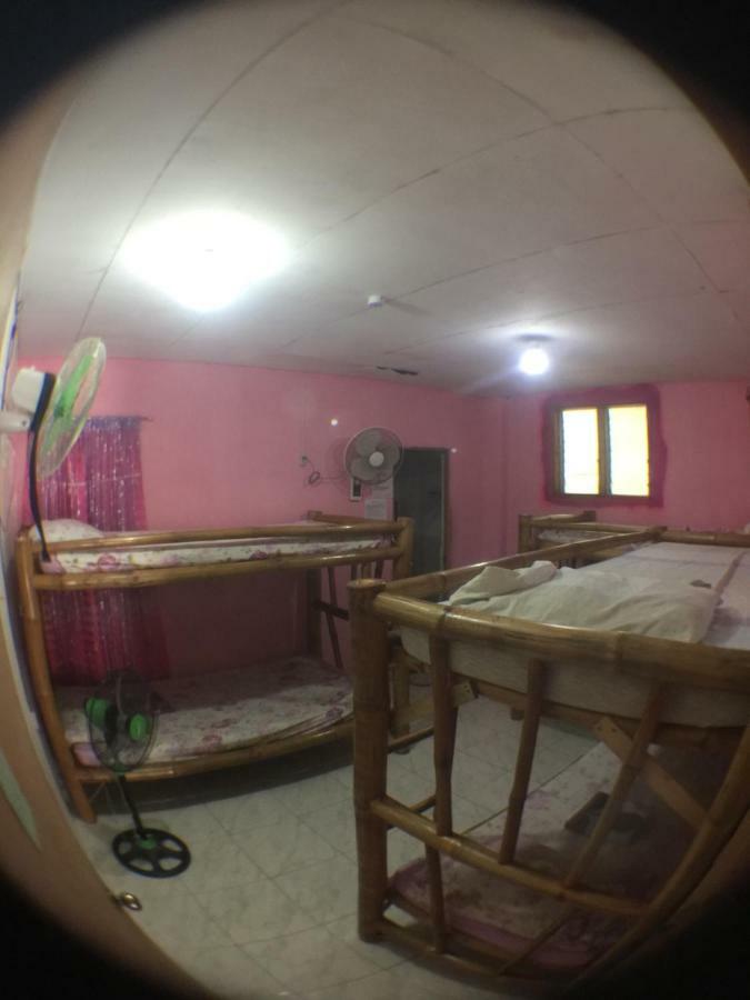 J & C Hostel Moalboal