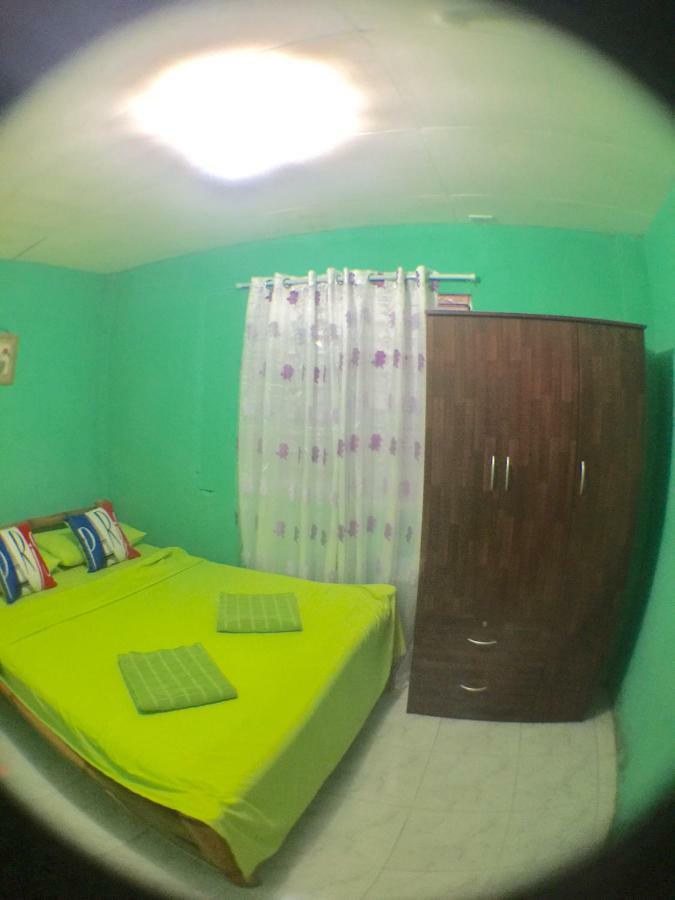 J & C Hostel Moalboal
