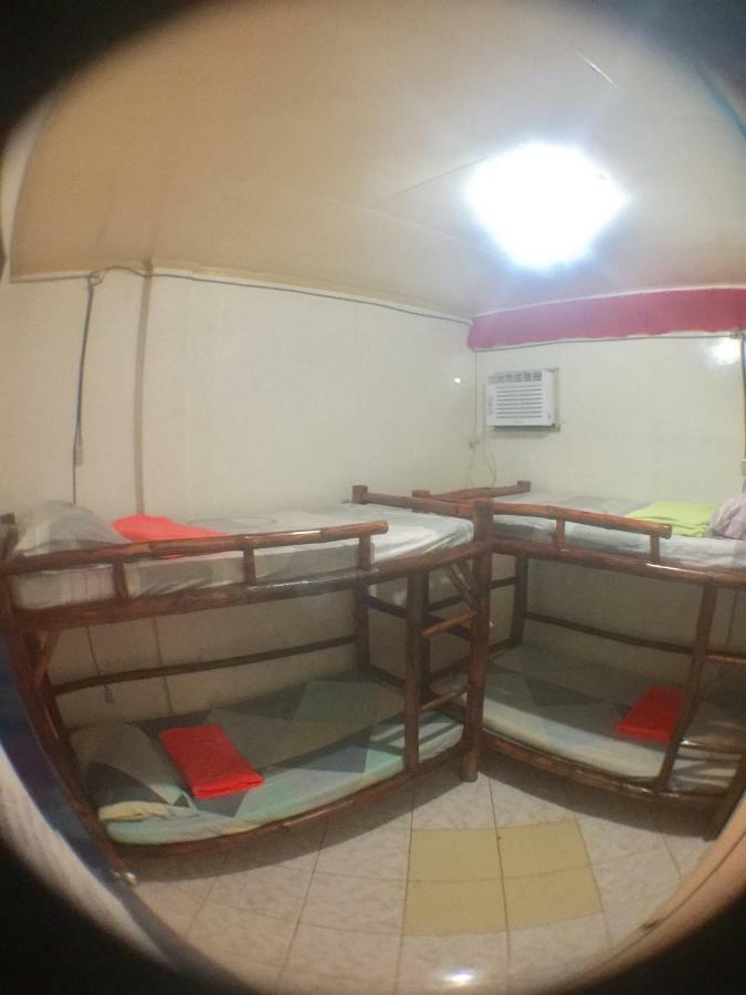 J & C Hostel Moalboal