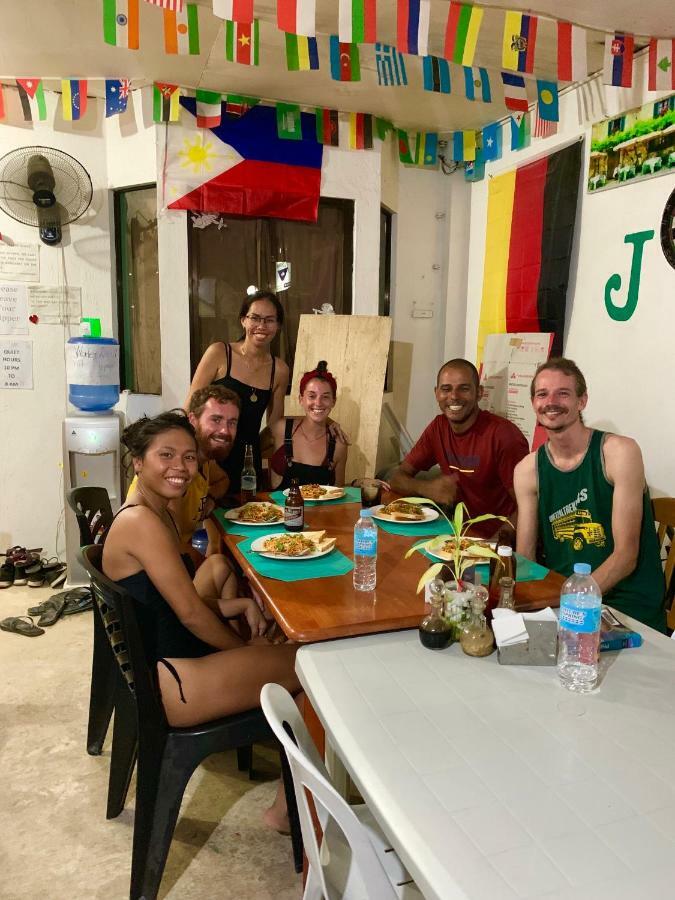 J & C Hostel Moalboal