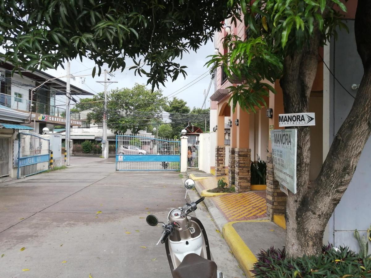 Manora Inn *