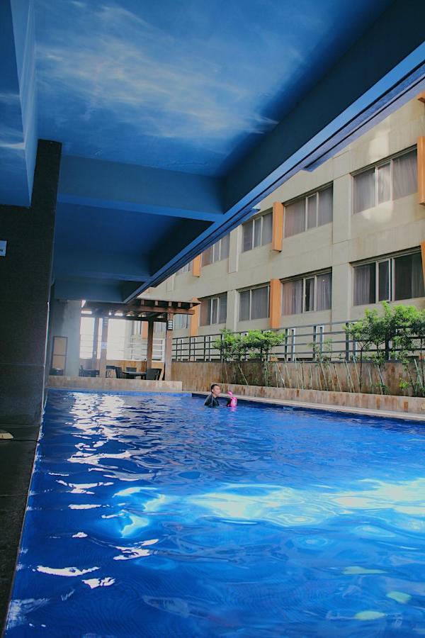 Loft Type Condominium At Club Ultima Residences Apartment *