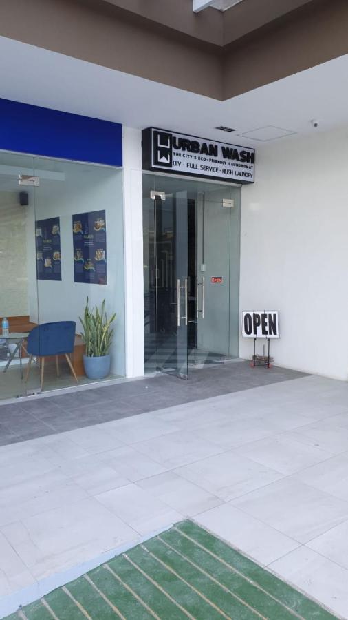 Modern & Comfy - 10 Mins To Sm Seaside Apartment