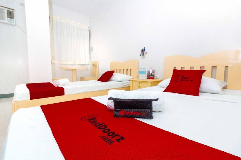 Reddoorz Near Metropolitan Cathedral Hotel 2*