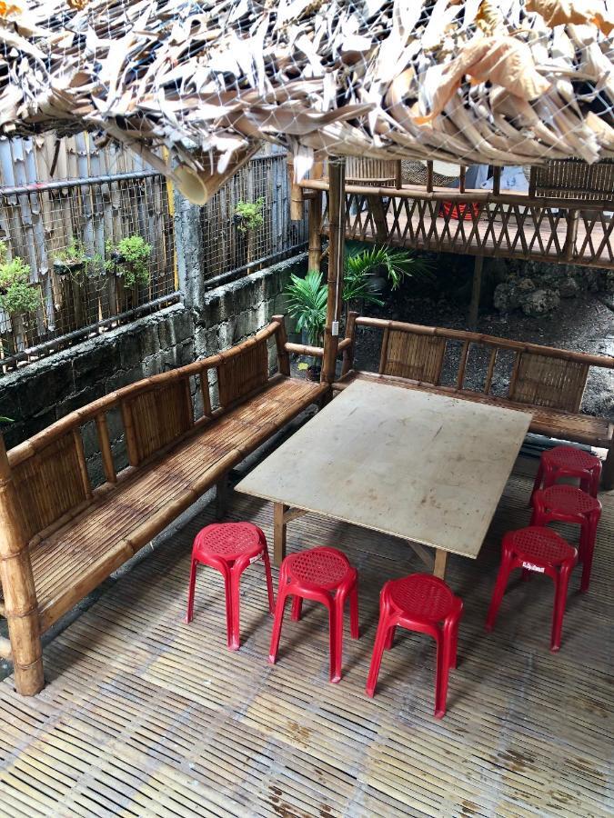 Lionfish Backpackers (adults Only) *