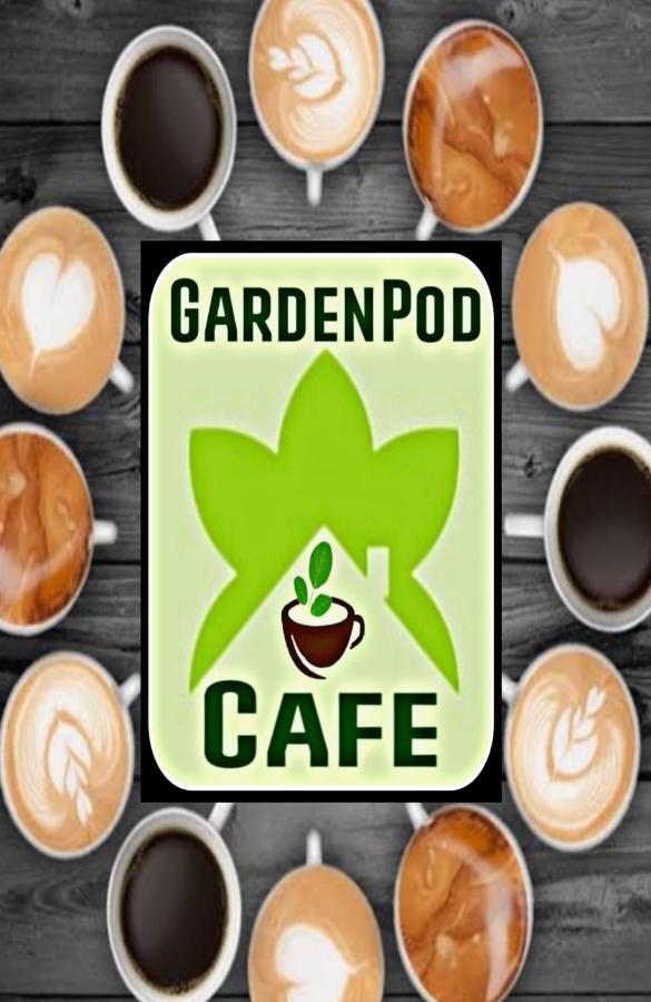 Hostel Gardenpod + Cafe Cebu