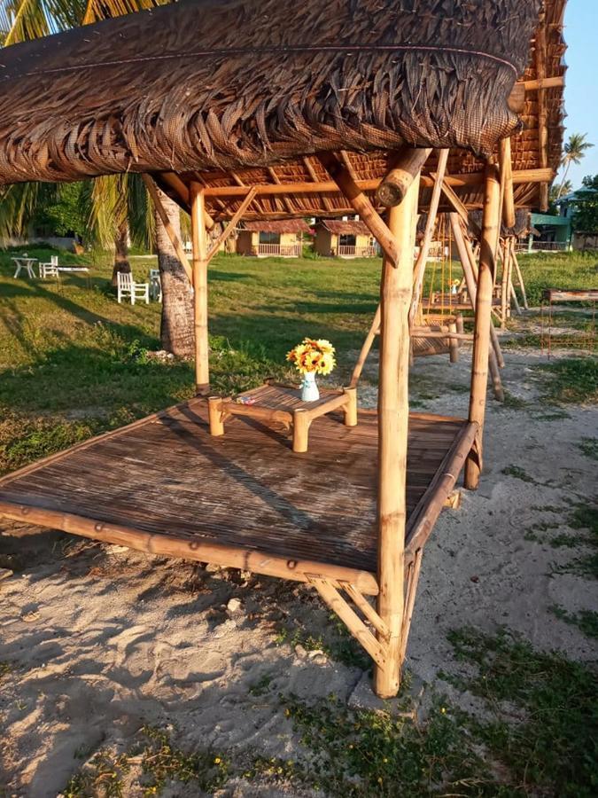 Hutkins Resort *