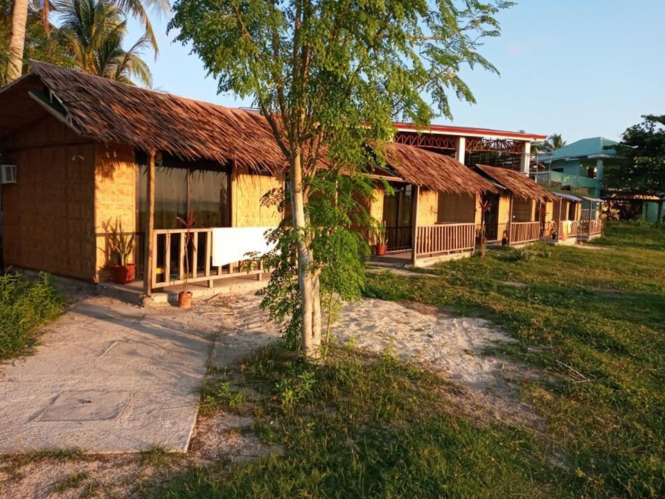 Resort Hutkins
