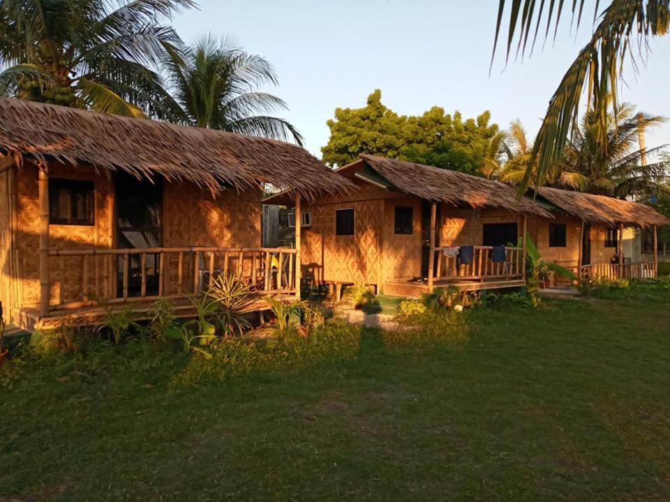 Hutkins Resort *