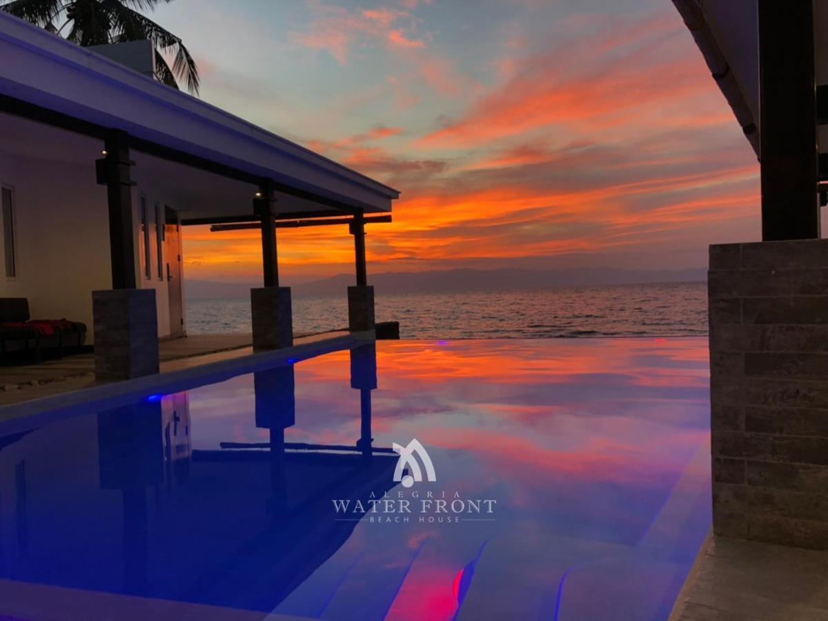 Alegria Water Front House *