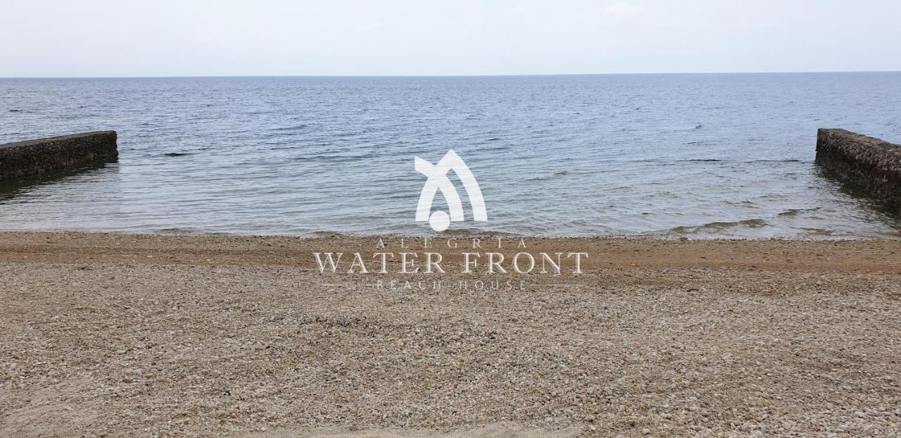 Alegria Water Front House Resort *