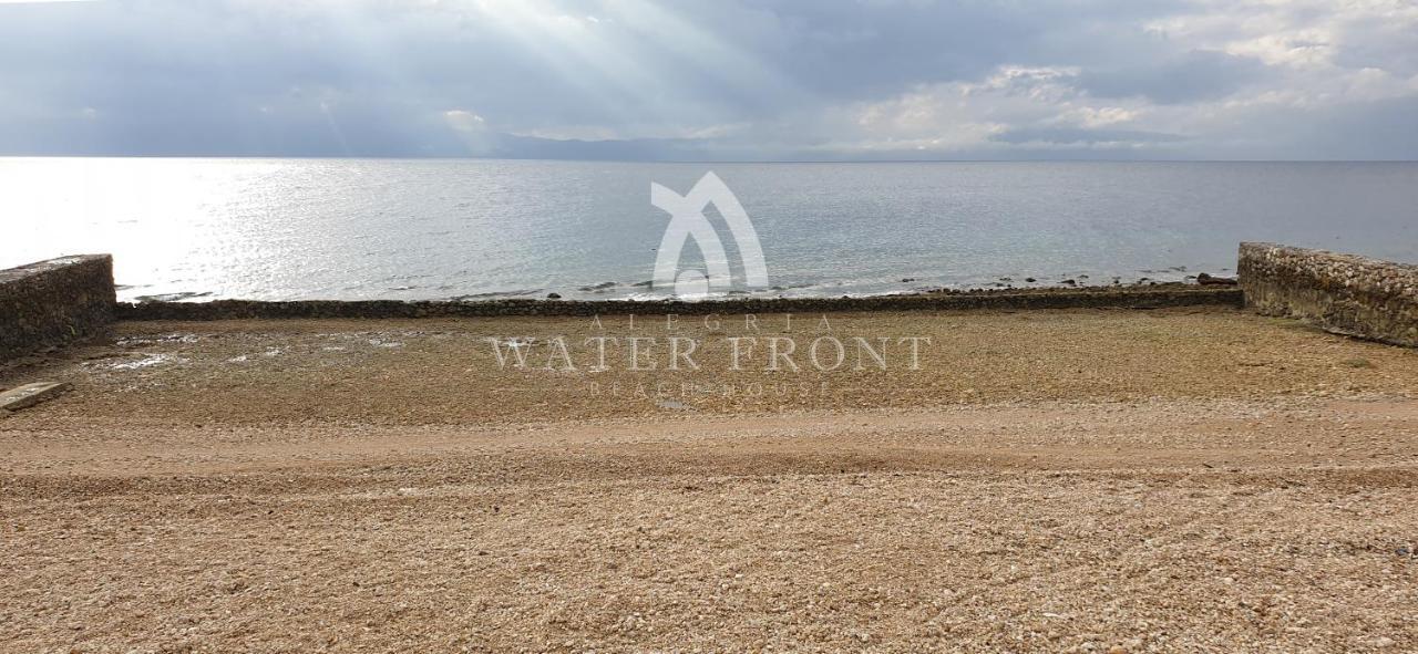 Resort Alegria Water Front House *