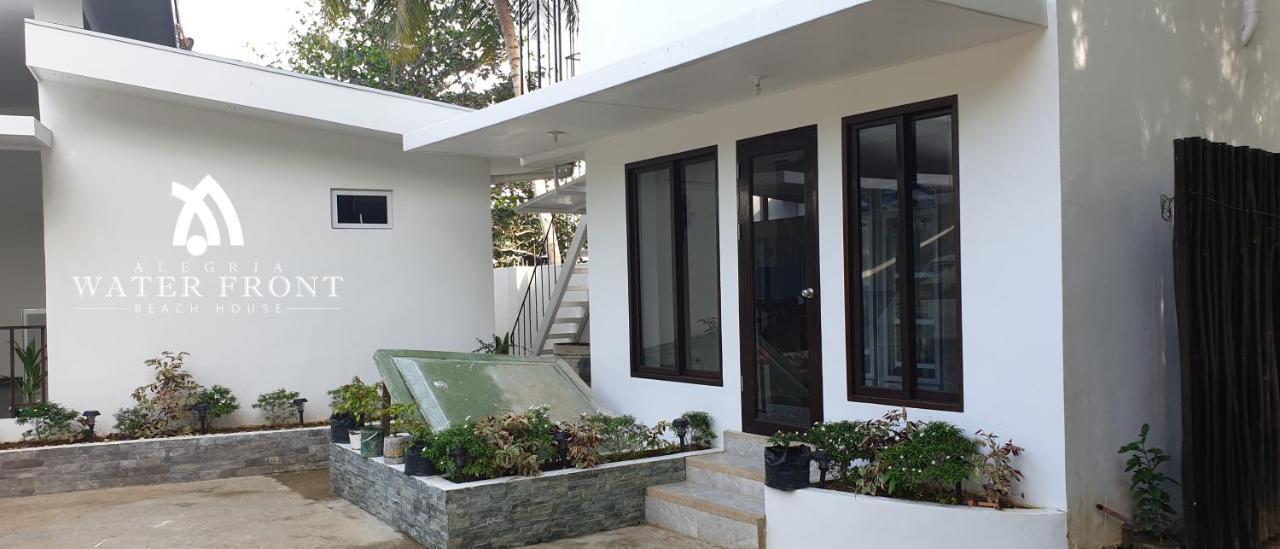 Alegria Water Front House Resort *