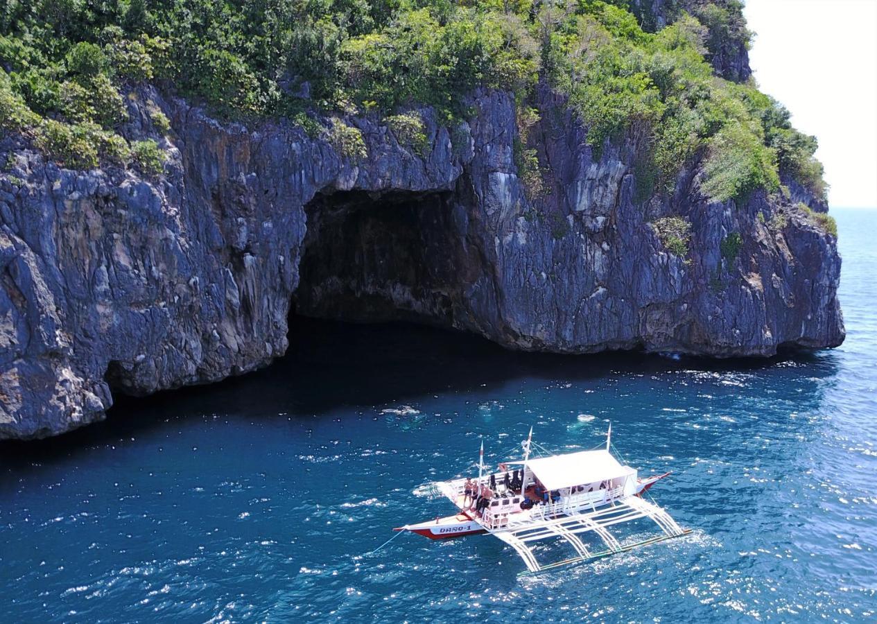 Resort The Shark's Tail Dive Logon