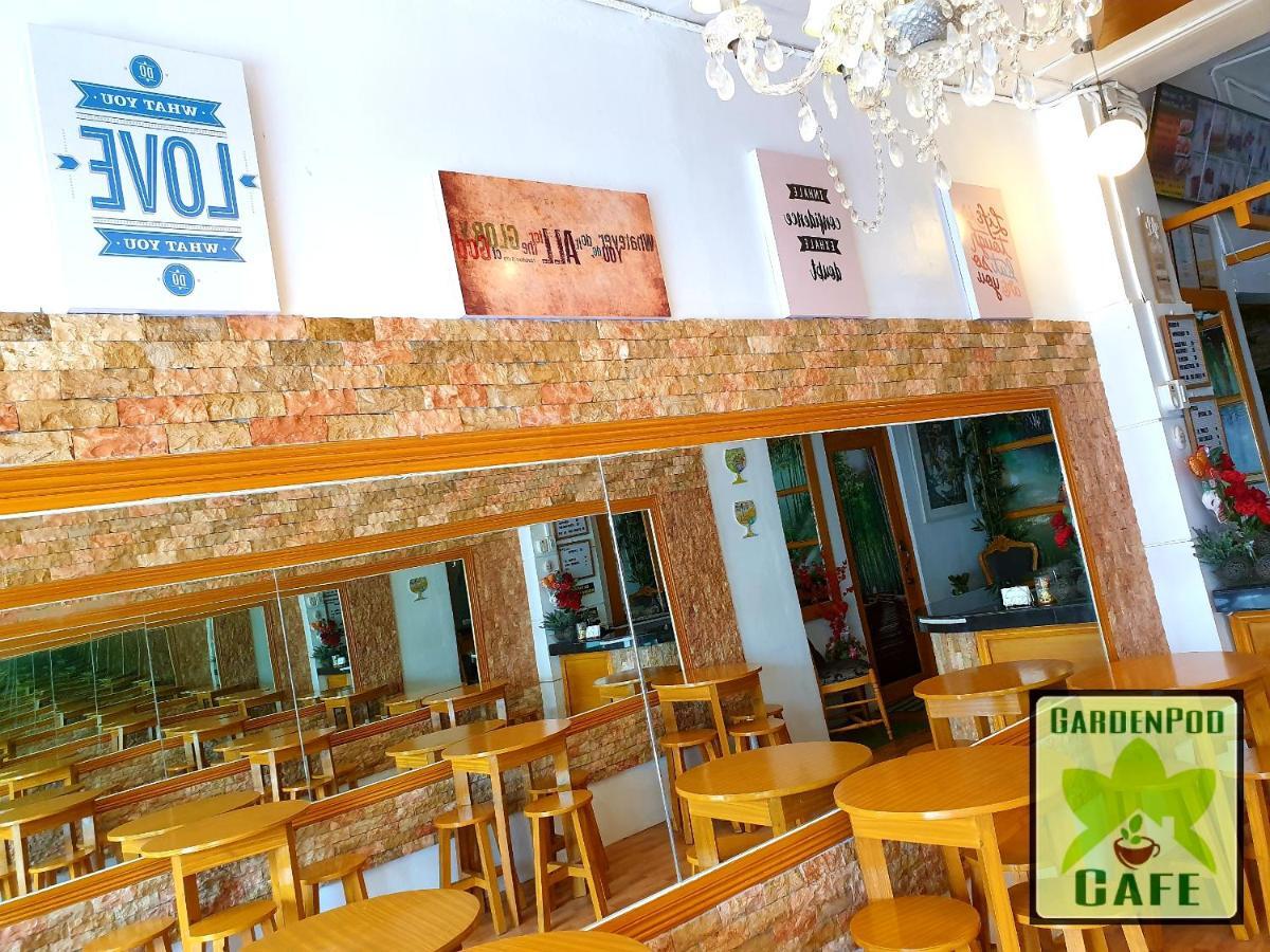Hostel Gardenpod + Cafe