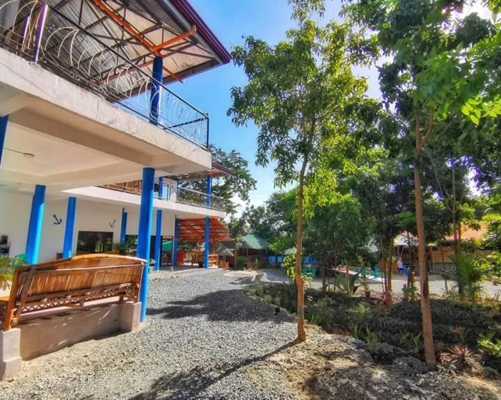 Happy Bear Budget Guest house Moalboal