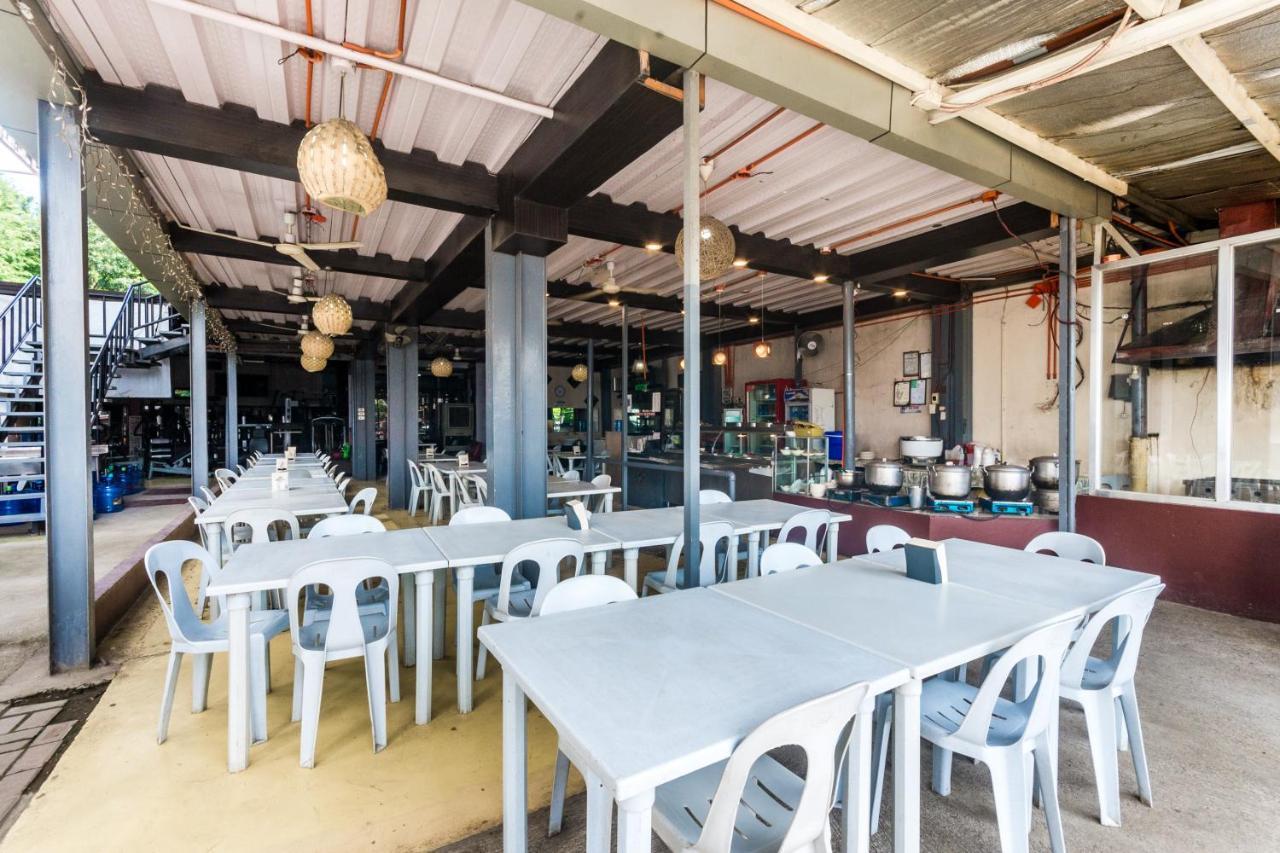 Hotel Oyo 569 Alt Complex 2*
