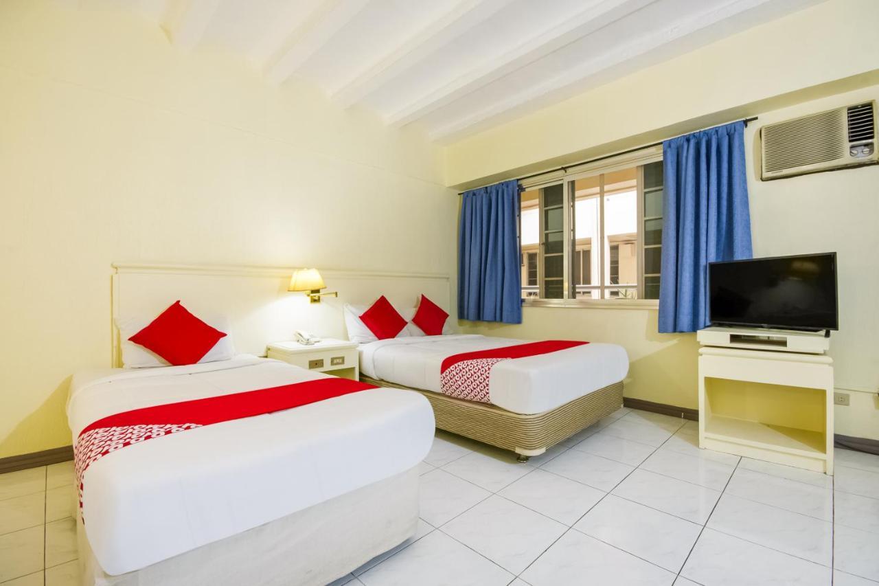 Vaccinated Staff - Oyo 465 Ford's Hotel 3*